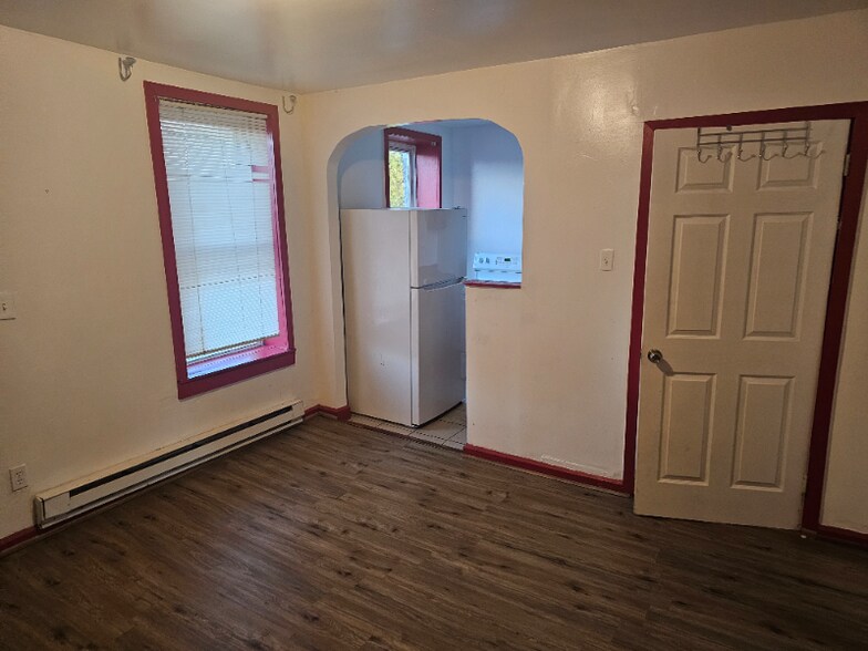 Primary Photo - 52 Clinton St