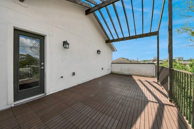 Building Photo - 1716 Stuart St