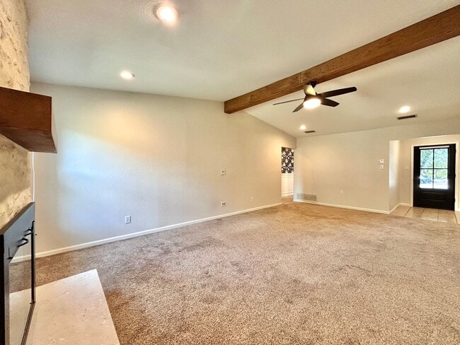 Building Photo - Cozy 3-Bedroom, 2-Bath Home with Covered D...
