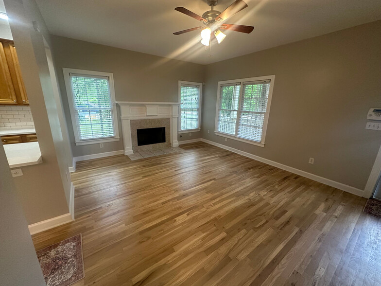 Building Photo - Room in House on Godfrey Dr NW