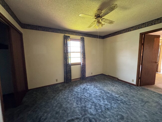 Building Photo - 4 Bed, 2 Bath Home - Apply Today!