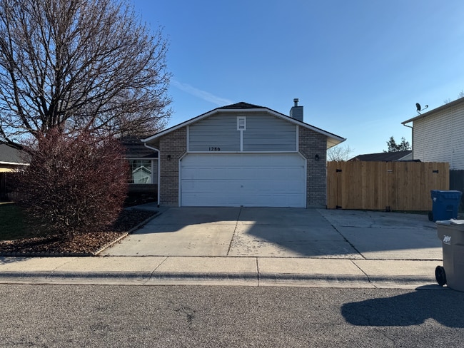 Building Photo - 1286 N Aster Pl