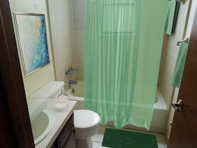 Building Photo - $1450 - 3/2/1 - MOVE IN SPECIAL  - Upstair...