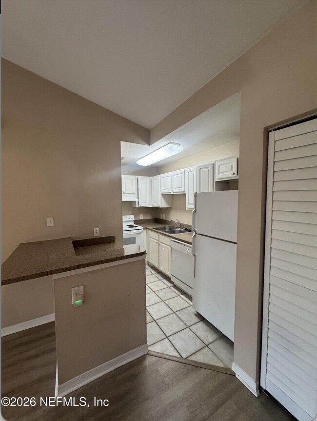 Building Photo - 13703 Richmond Park Dr N