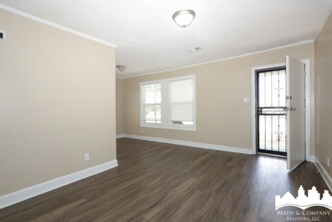 Building Photo - 3149 Jackson Ave