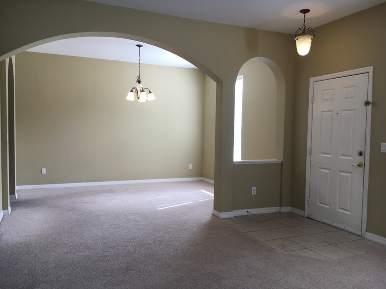 Building Photo - 9805 Portofino Dr