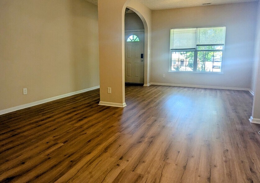 Building Photo - 1806 Raj Dr