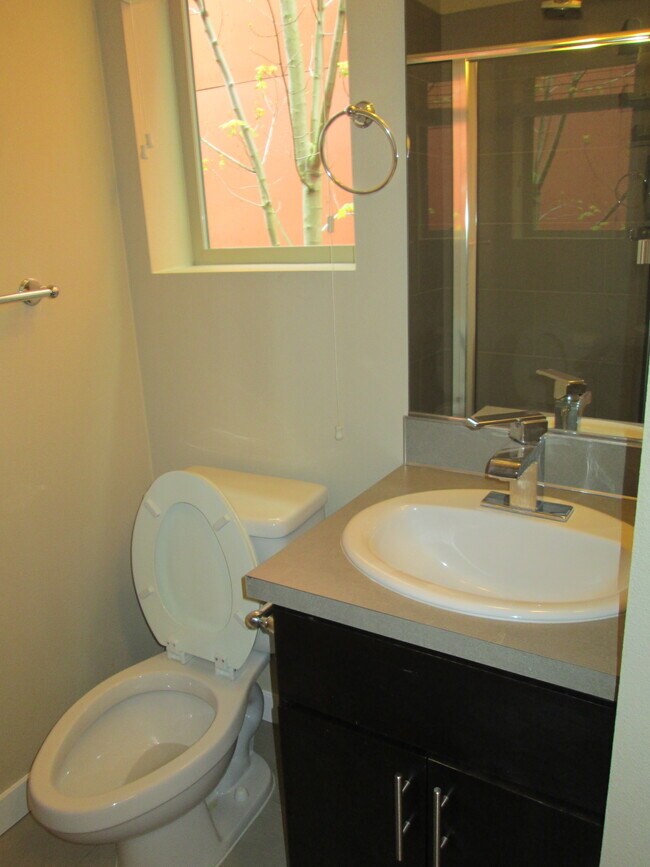 Building Photo - 4321-B SE Division St