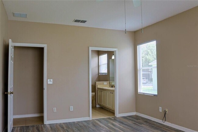 Building Photo - 558 Knollwood Dr