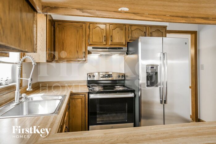 Building Photo - 621 White Pine Dr