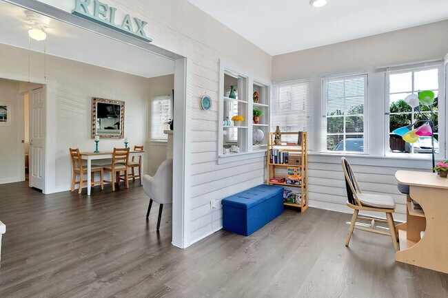 Building Photo - 118 S J St