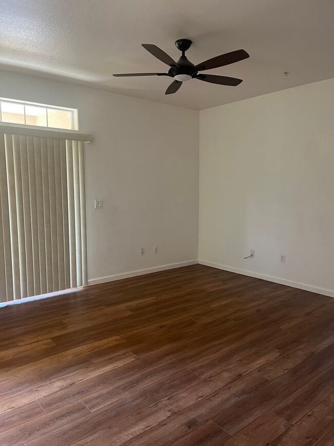 Building Photo - Now Available! Spacious 3 Bed, 2 Bath Corn...
