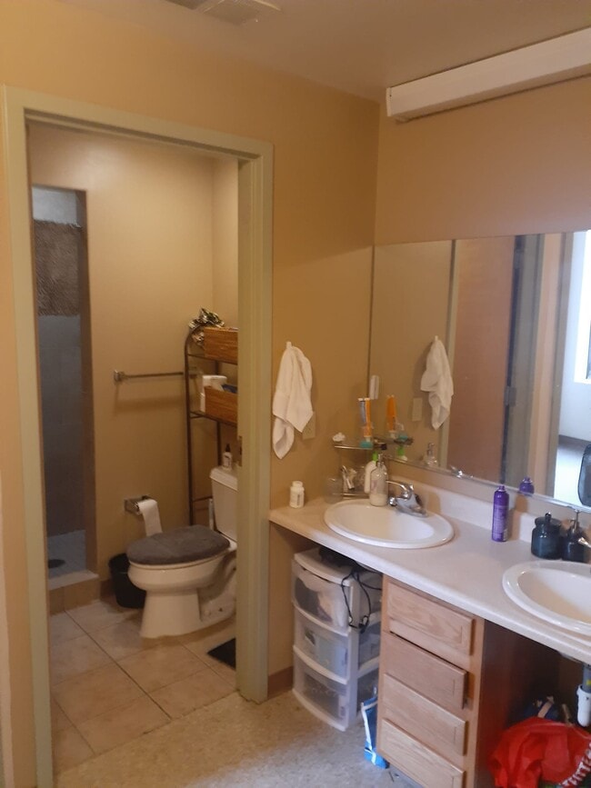 Building Photo - 341 4th Ave