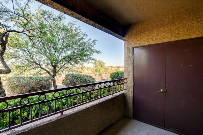 Building Photo - 8250 N Grand Canyon Dr