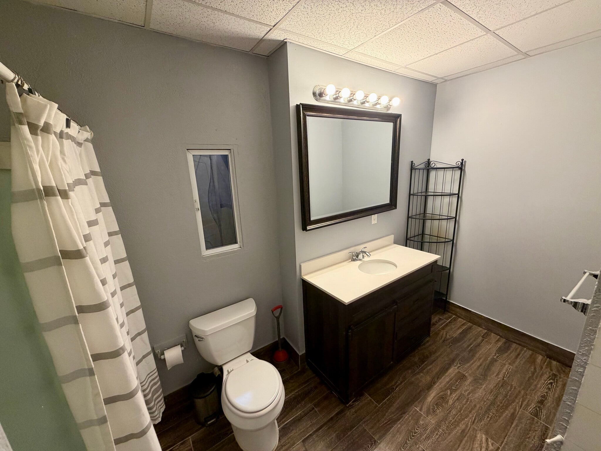 Building Photo - 502 River St