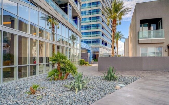 Building Photo - 4525 Dean Martin Dr