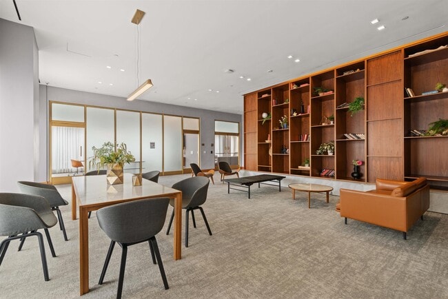 Building Photo - 75 Park Ln S