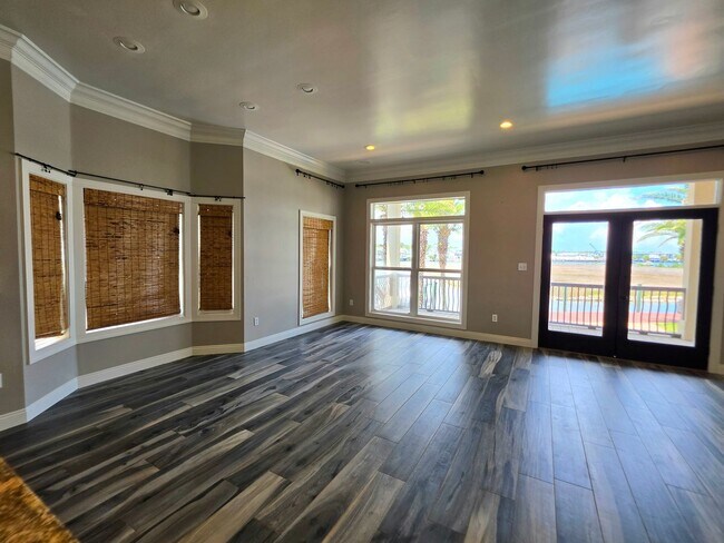Building Photo - Waterfront 4/2 in Terry Cove with pool and boat dock