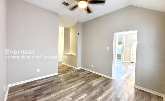 Building Photo - 9926 Goldenglade Dr
