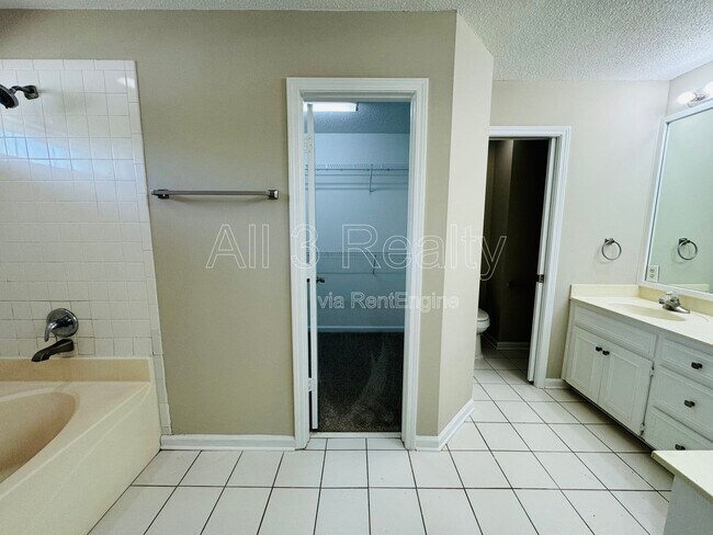 Building Photo - 4025 Oak Shadow Ln