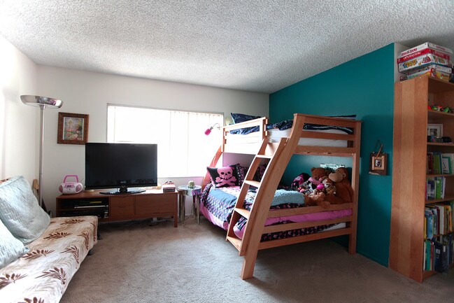 2nd bedroom - 13232 Fiji Way