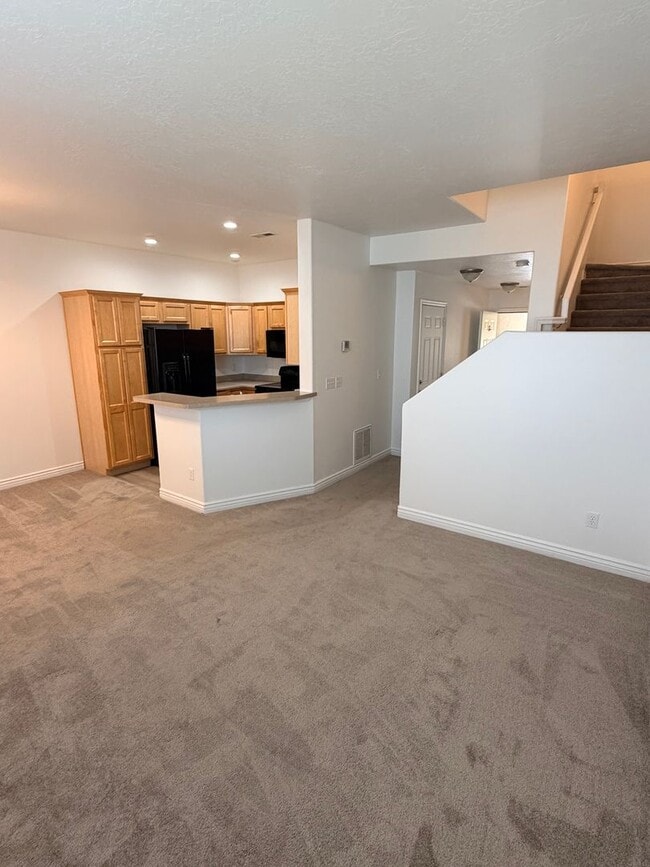 Building Photo - PAY NOTHING UNTIL AUGUST 1ST- 3 Bed, 2.5 Bath Townhome in Pleasant Grove