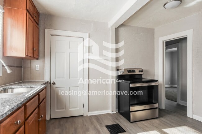 Building Photo - 3316 E 59th St