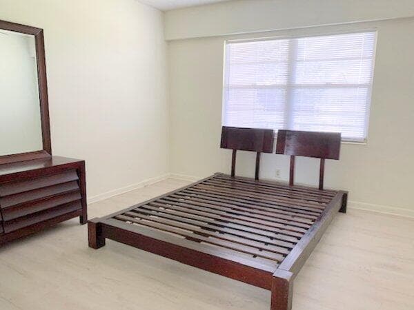 Building Photo - 545 Fanshaw M