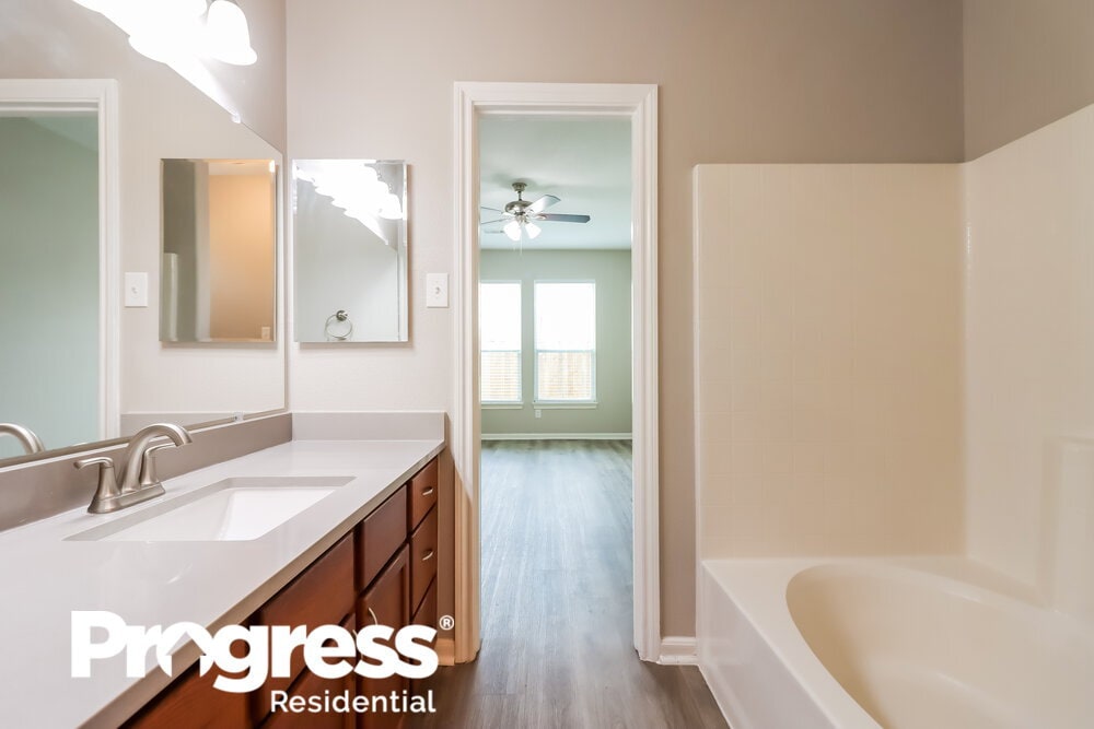 Building Photo - 974 Oak Falls Dr