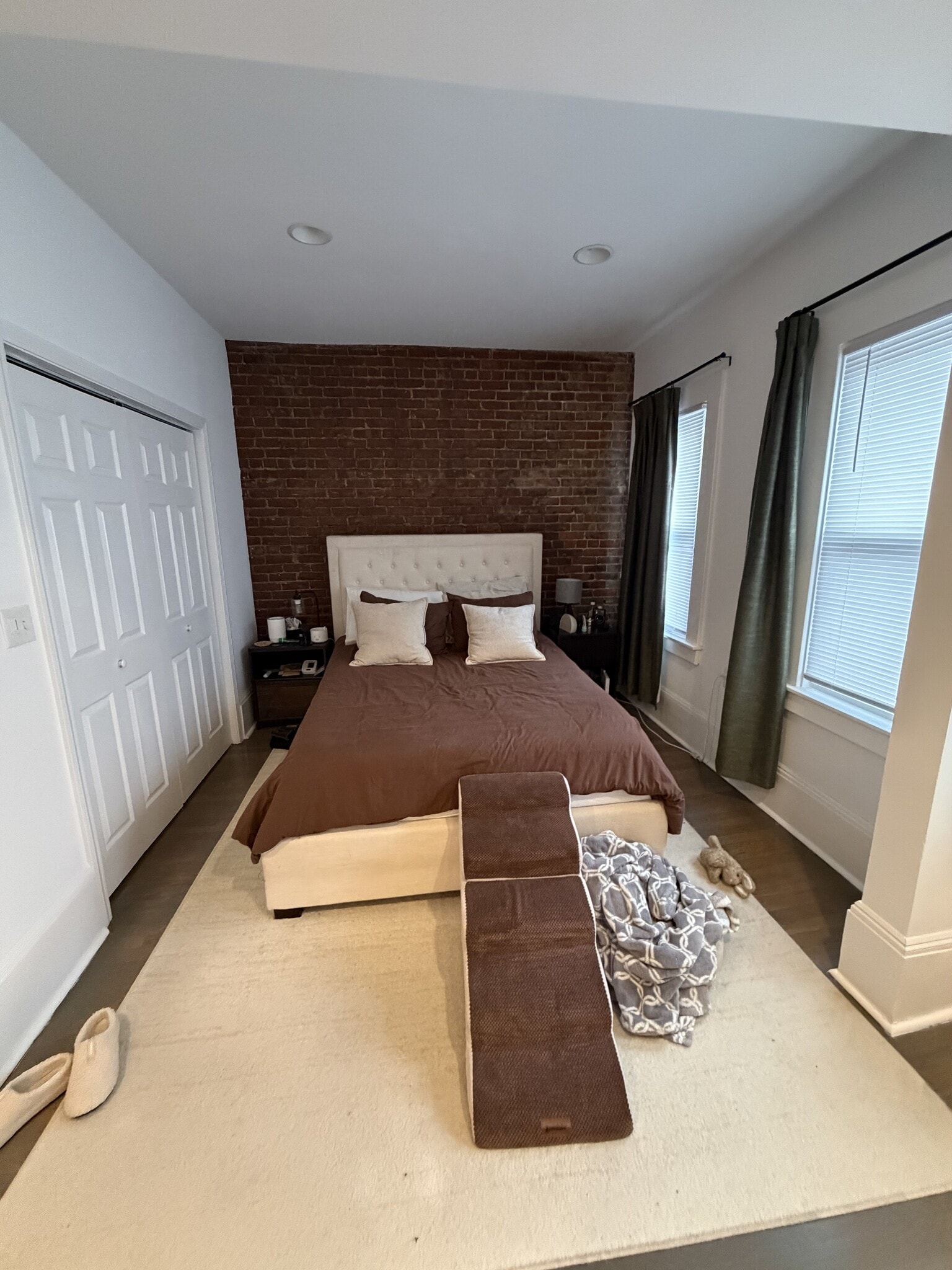 Building Photo - 1404 Beacon St