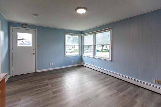 Building Photo - 725 7th Ave SE