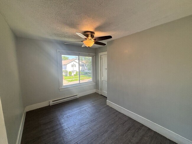 Building Photo - Upper 2 Bedroom Unit of Duplex