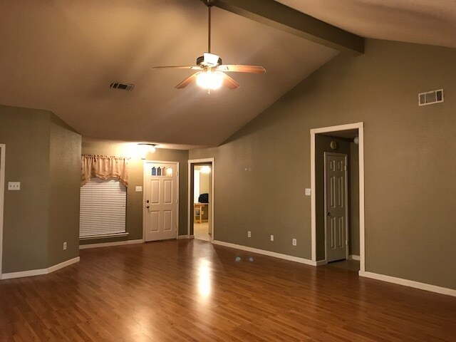Building Photo - 15422 Wildwood Lake Dr