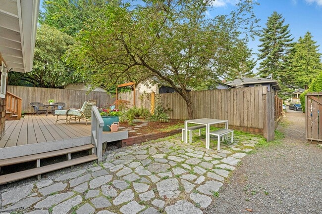 Building Photo - 3Bd/1.75Ba Seattle Home