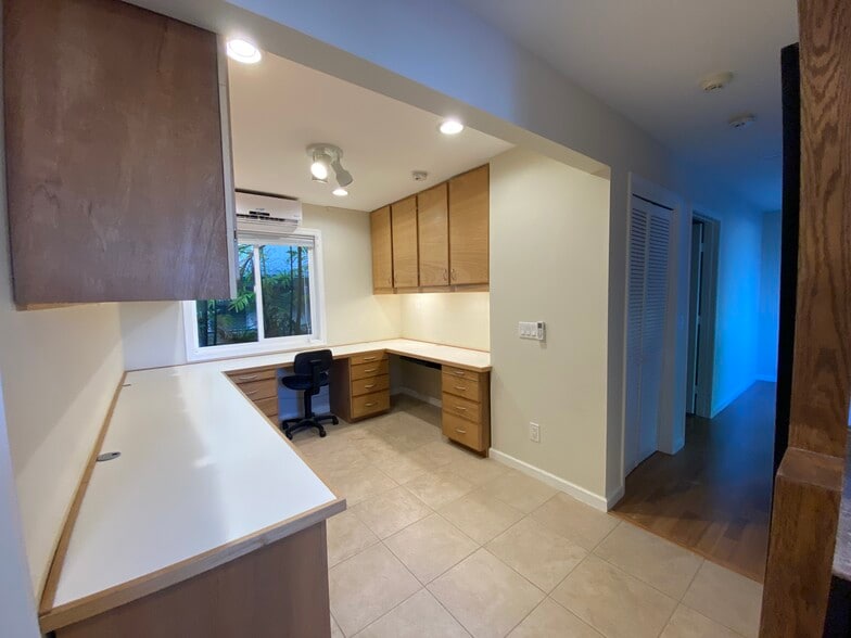 Office - 3708A Claudine St