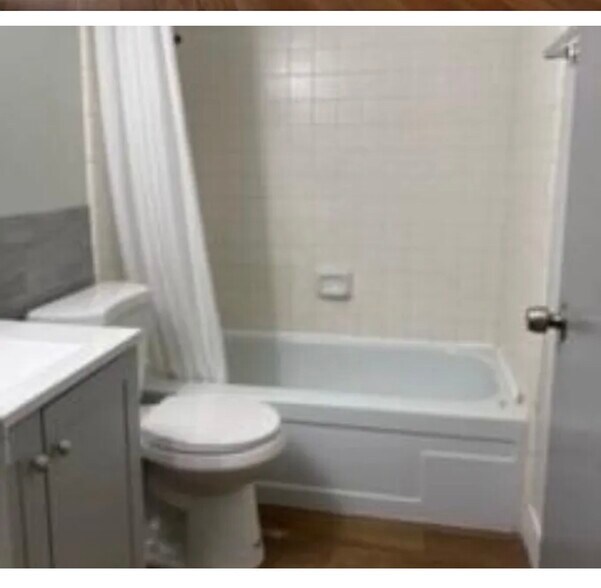 Building Photo - 1323 Pinetree Dr