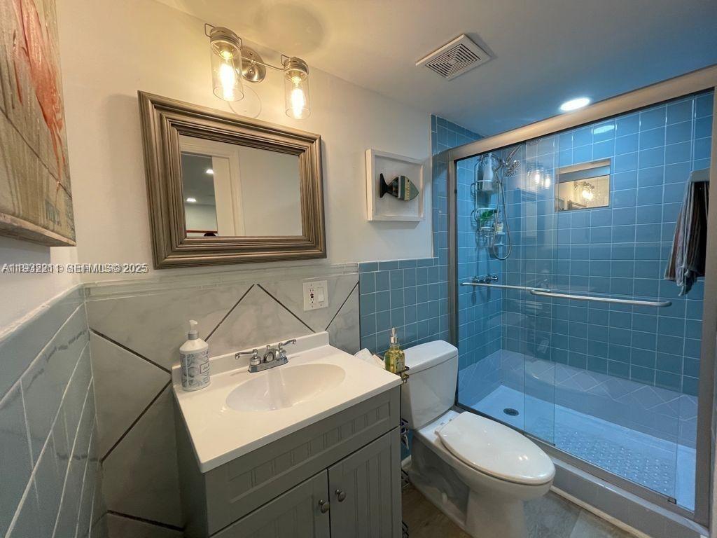 Building Photo - 3944 NE 167th St