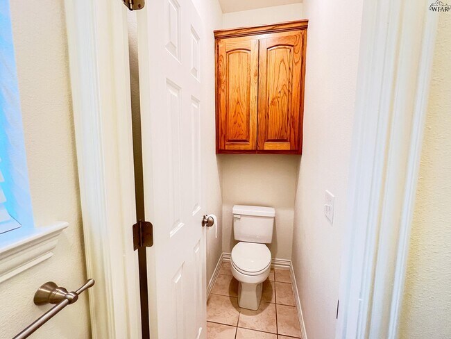 Building Photo - 1703 Rockridge Dr