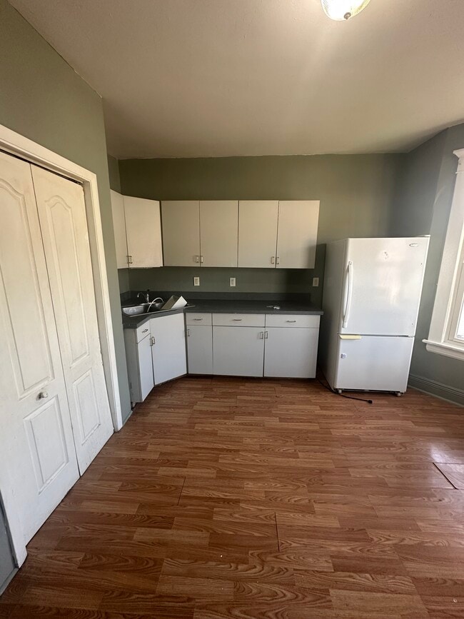 Building Photo - 600 Broadway St