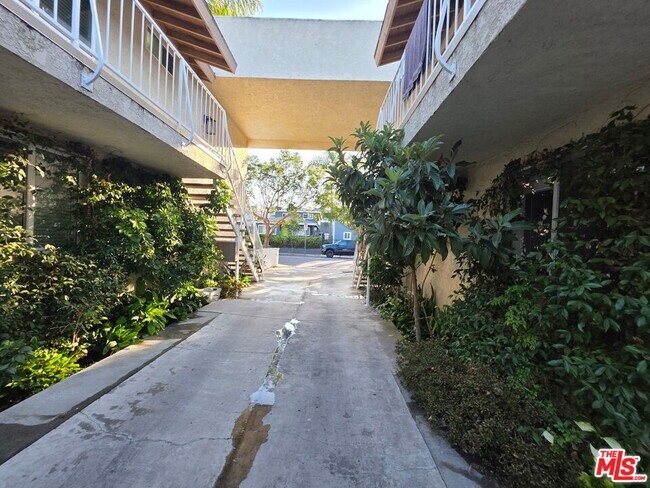 Building Photo - 1029 Pleasant View Ave