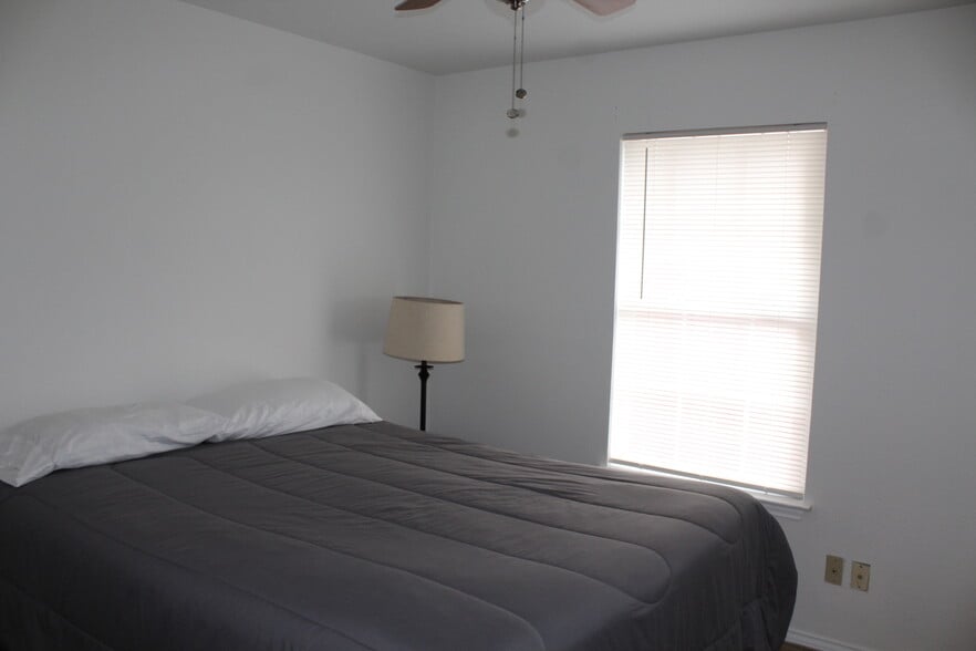 Building Photo - 311 Lebanon St