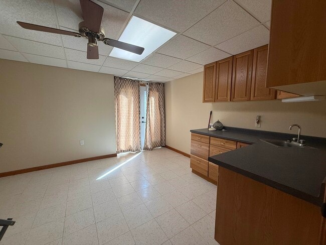Building Photo - 20 N Lakeshore Dr
