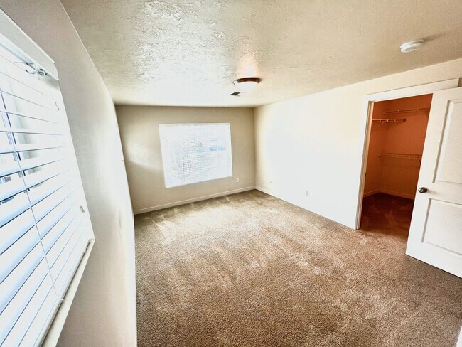 Building Photo - 796 NE Copperleaf Loop