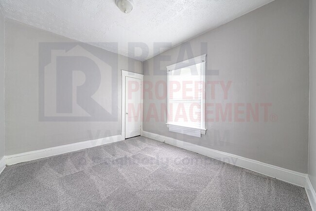 Building Photo - 3196 E 134th St