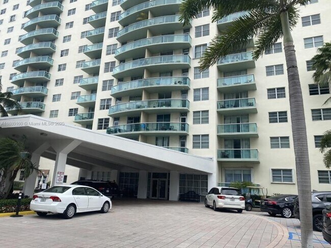 Building Photo - 2 bedroom in Sunny Isles Beach FL 33160