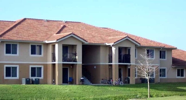 Exterior - Pelican Isles Apartments