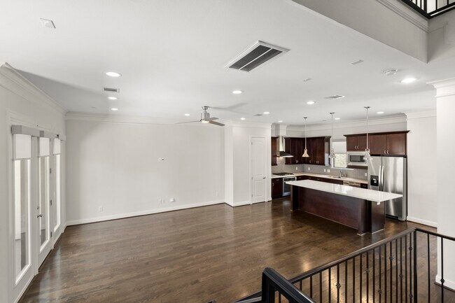 Building Photo - 742 W 24th St