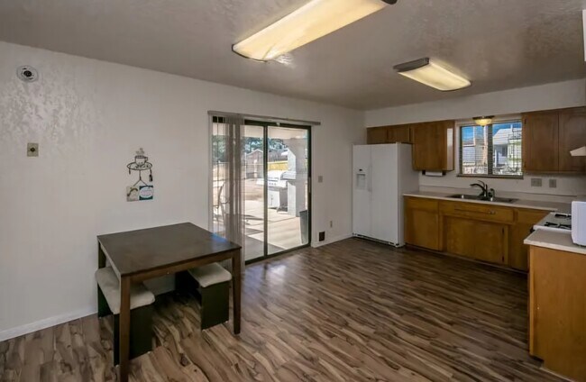 Building Photo - 2630 E Snavely Ave