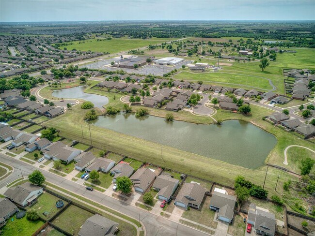 Building Photo - 15120 Nightshade Dr