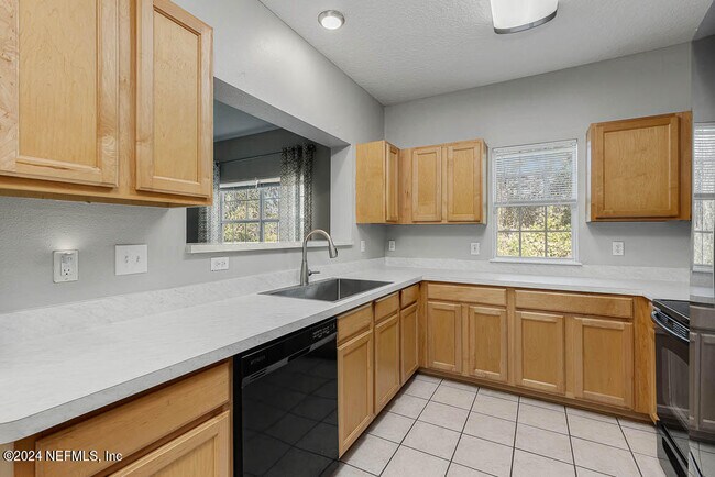 Building Photo - 12423 Forest Lake Cir E